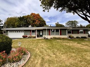 13470 W Old Oak Ln, New Berlin, WI 53151