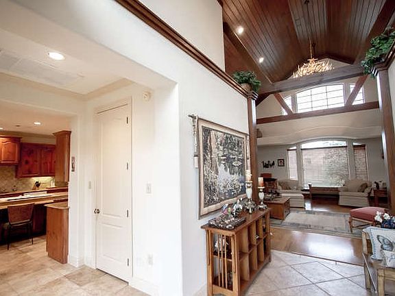 3rd image of 3465 Thoreau St