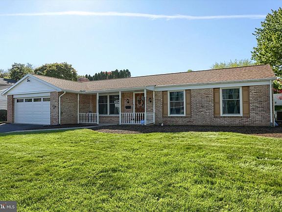 3rd image of 20 Sycamore Ln