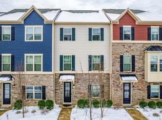 2002 Hemlock Ln, Mars, PA 16046