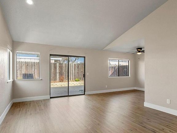 3rd image of 6049 Thornwood Dr