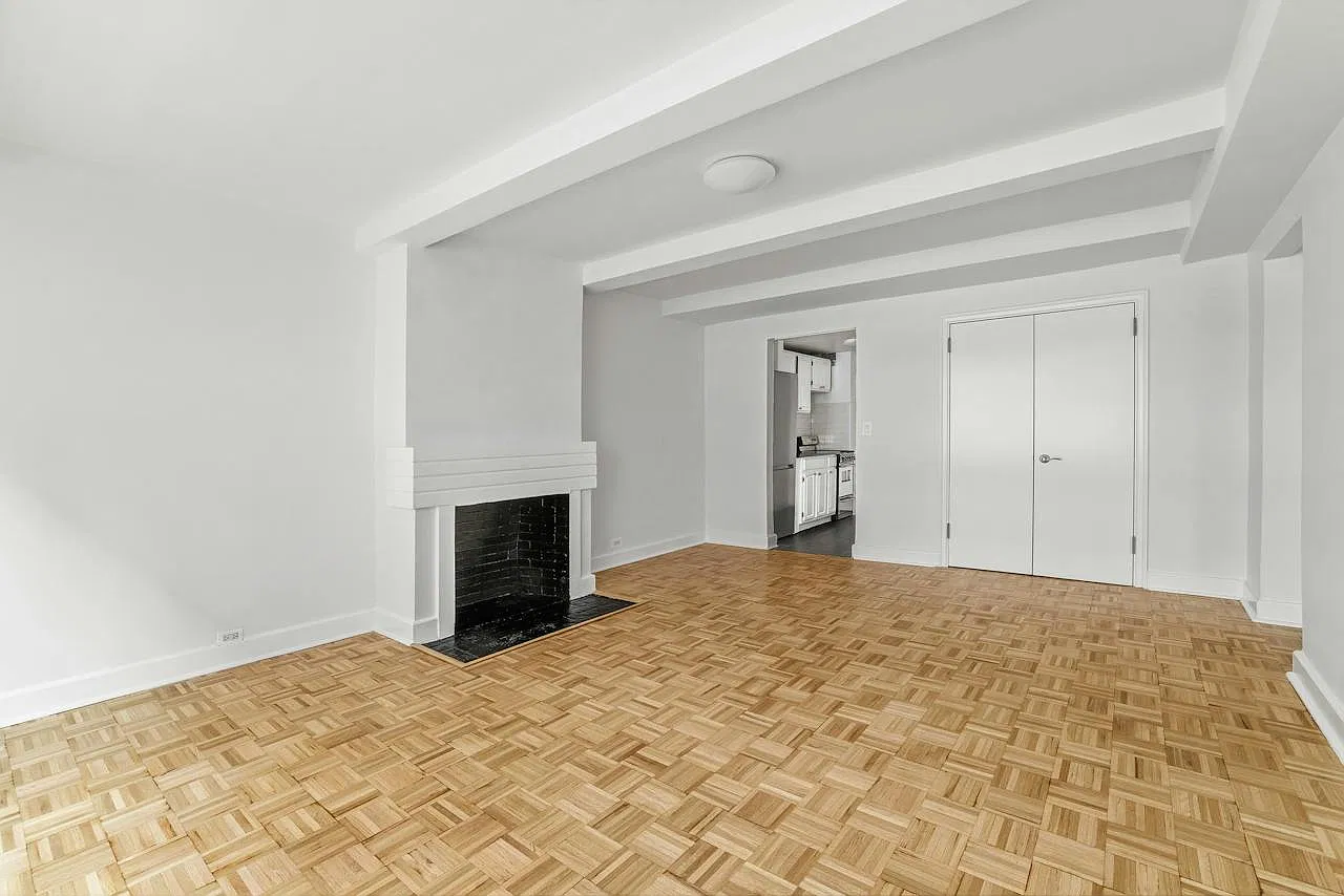 307 East 44th Street — Photo 3