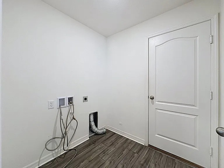 1407 Hillsborough Way — Photo 31