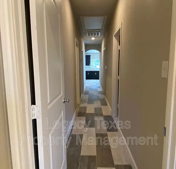 729 E Brown St #B — Photo 12