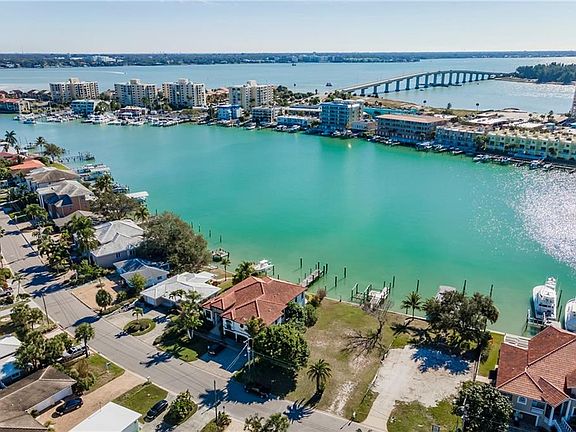 4th image of Bayside Dr