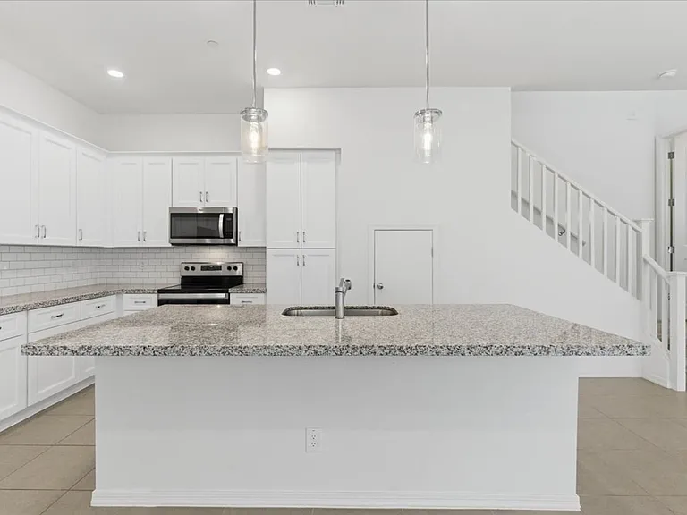 265 E Balsam Dr — Photo 14