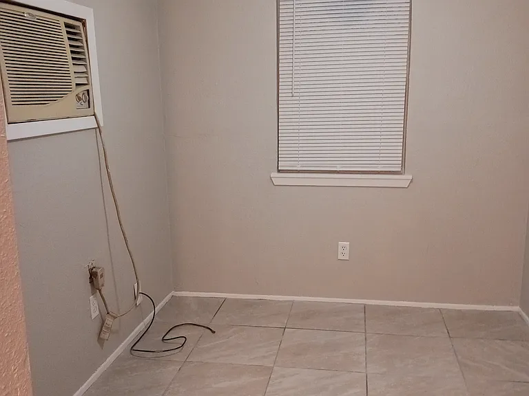 330 S Algeria St — Photo 2