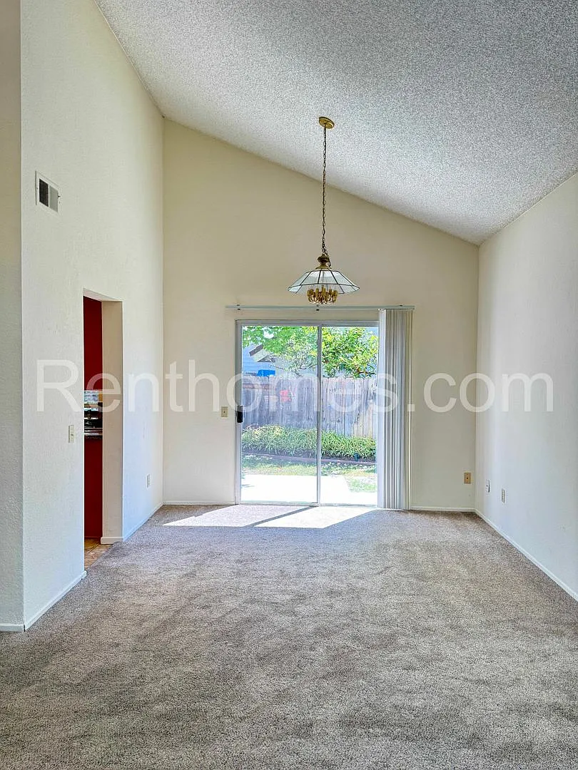 Mira Mesa, 10515 Carrington Drive, Spa w/ Service, Balcony off Primary, 3c garage! — Photo 3