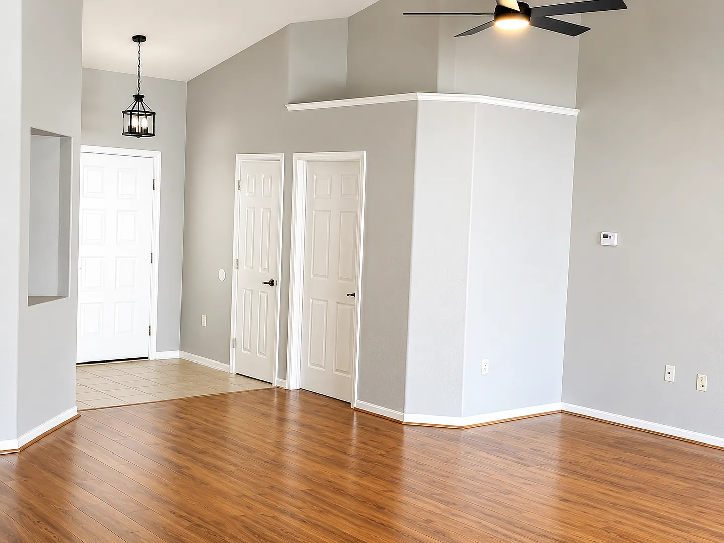 Beautifully Renovated Home with New Kitchen & Fenced Backyard in Ocala — Photo 3