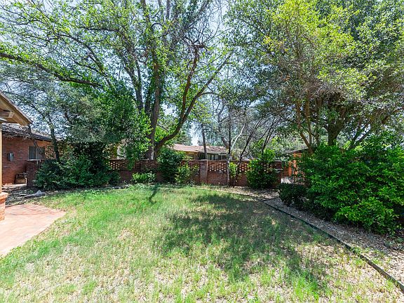 5th image of 1806 Country Club Dr