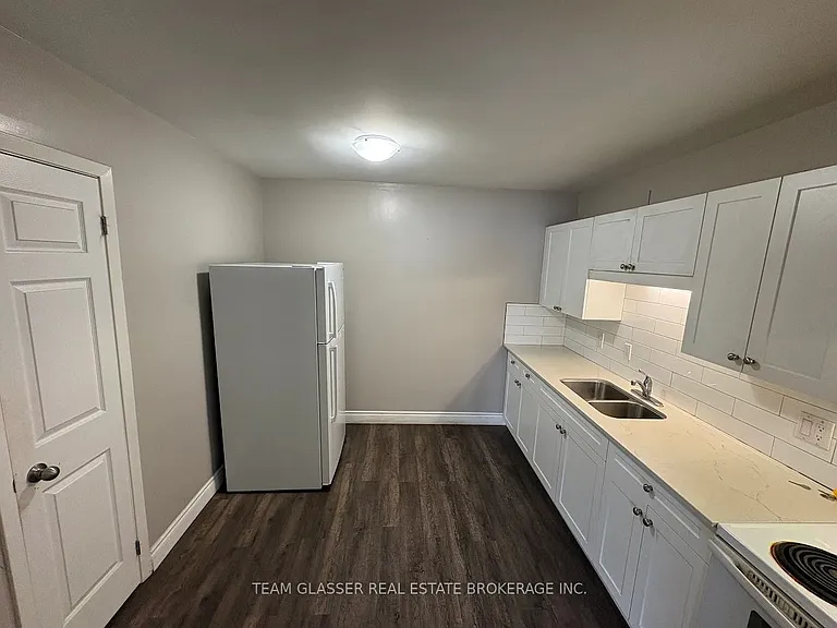 52 Hiawatha St #301 — Photo 11