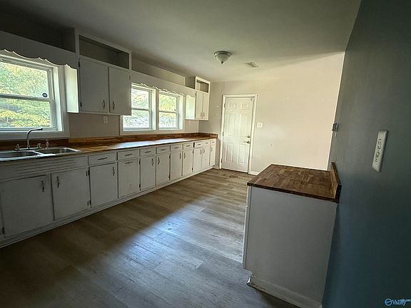 2nd image of 110 1st Pl SE