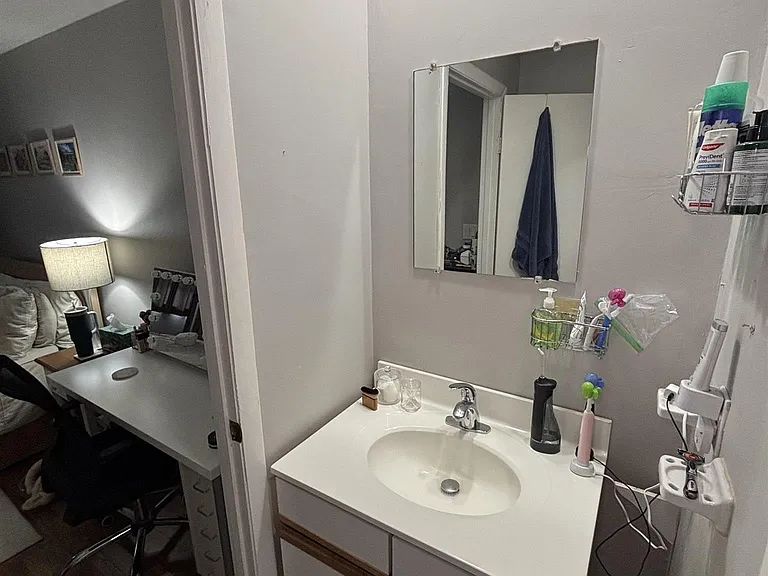 10 Roberts St #32 — Photo 11