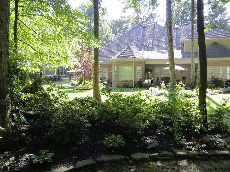 1st image of 1016 Surrey Oaks Dr