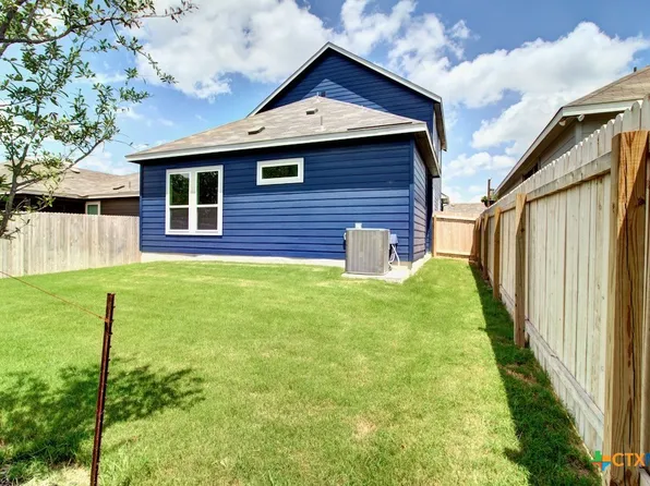 868 Farmhouse Trl, New Braunfels, TX 78130