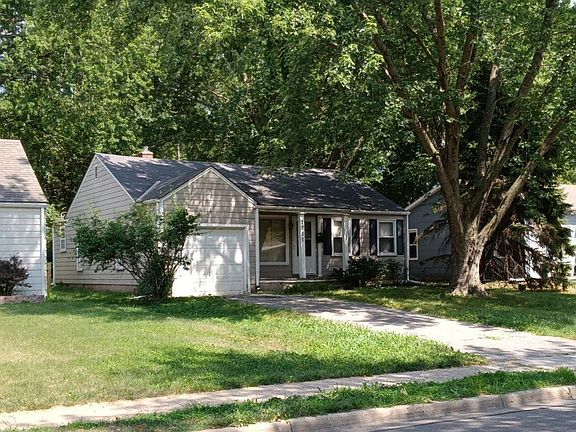 3rd image of 7721 Oak St