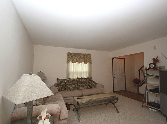 4th image of 1081 Glouchester Hbr
