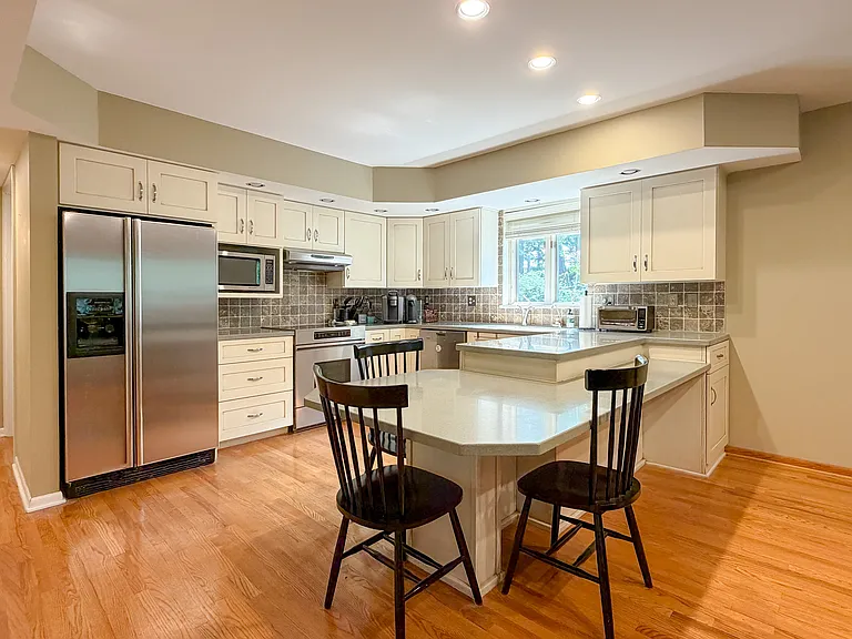 133 E Woods Dr — Photo 7