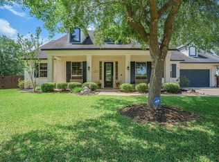 230 Canyon Oak Dr, Lake Jackson, TX 77566