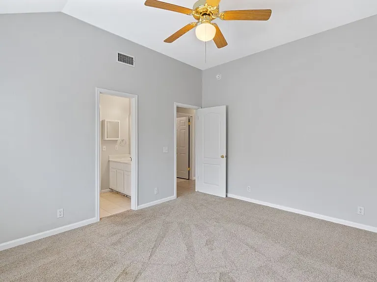 604 Maplecreek Dr — Photo 14