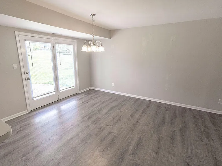 1915 Greenleaves Ct — Photo 6