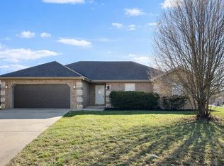 950 E Lily Drive, Ozark, MO 65721