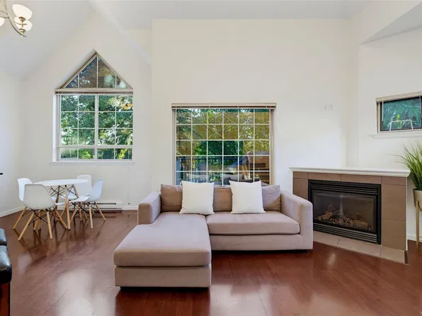 791 Station Ave #207, Langford, BC V9B 0E6