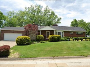 207 Melrose Dr, Hurricane, WV 25526