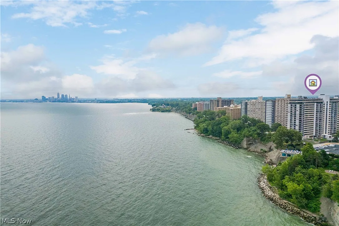 2 bed, 2.5 bath, 2692 sqft, $7,500 — Photo 4