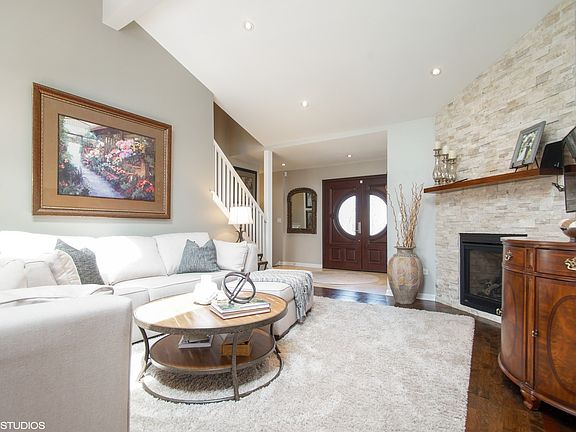 3rd image of 3002 N Windsor Dr
