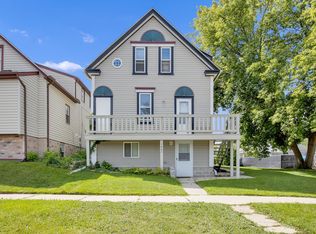1405 Marquette Ave #TOP, South Milwaukee, WI 53172