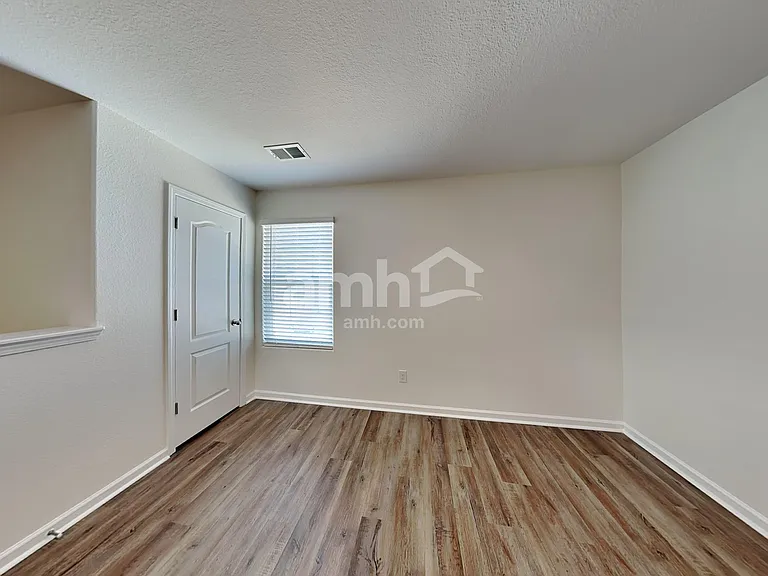 2053 Southlea Dr — Photo 8