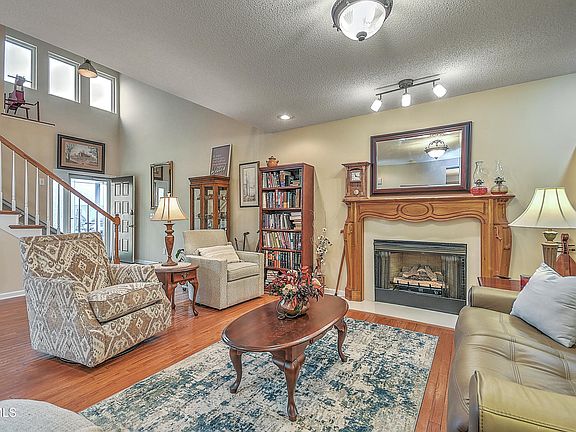 3rd image of 390 Kriswood Dr #390