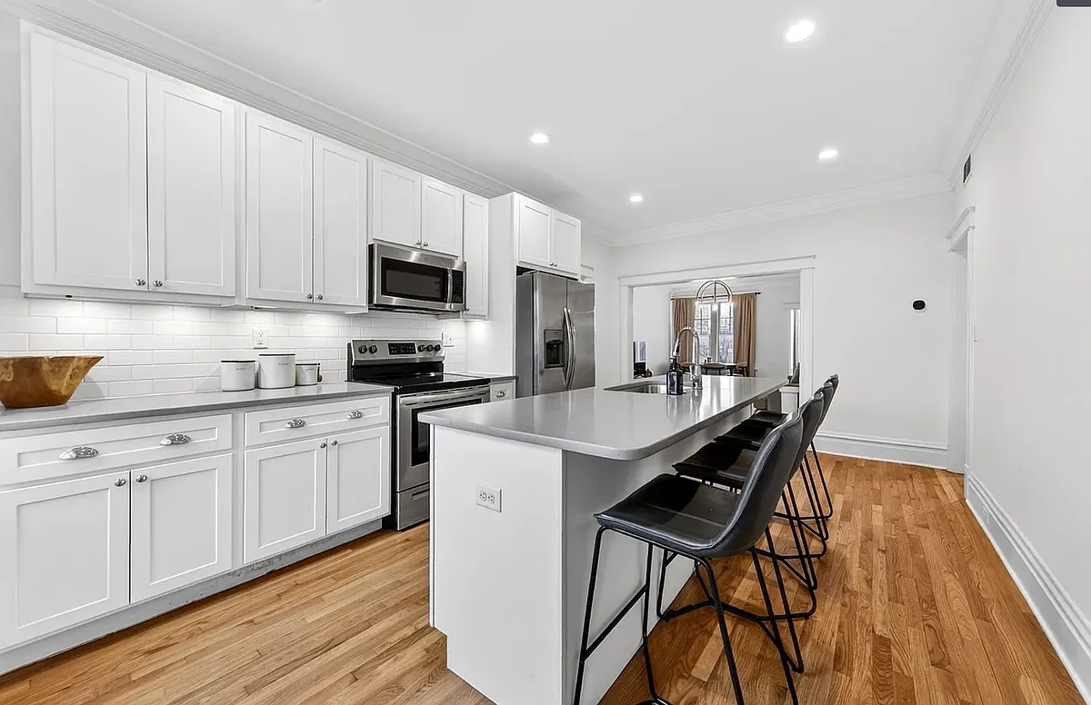 Building Photo - 5394 Pershing Ave