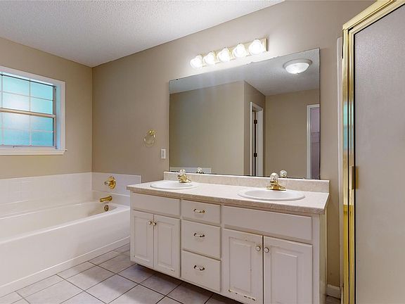 5th image of 213 Elizabeth Ln