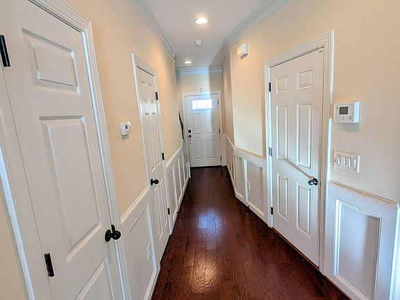 4th image of 1055 Richmond Park Dr