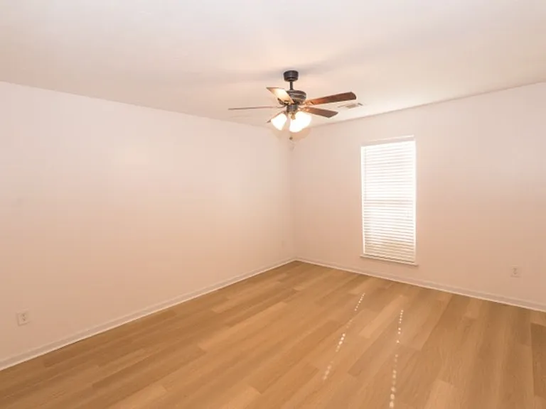 2049 Dundee Way — Photo 17