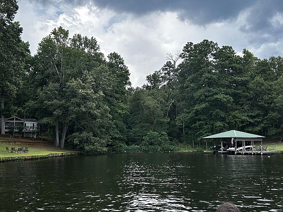 4th image of 172-173 Shoreline Ct SW