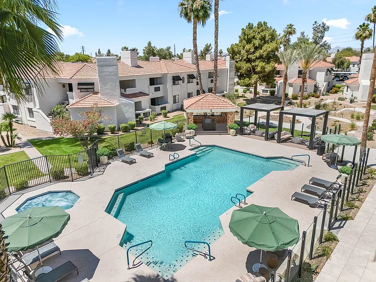 Caldera — Photo 18