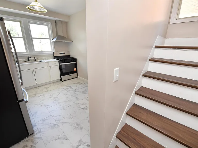 1027 N University St — Photo 26