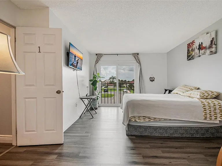 447 Hunter Cir — Photo 38