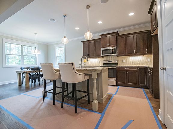 4th image of 2205 Lionheart Dr