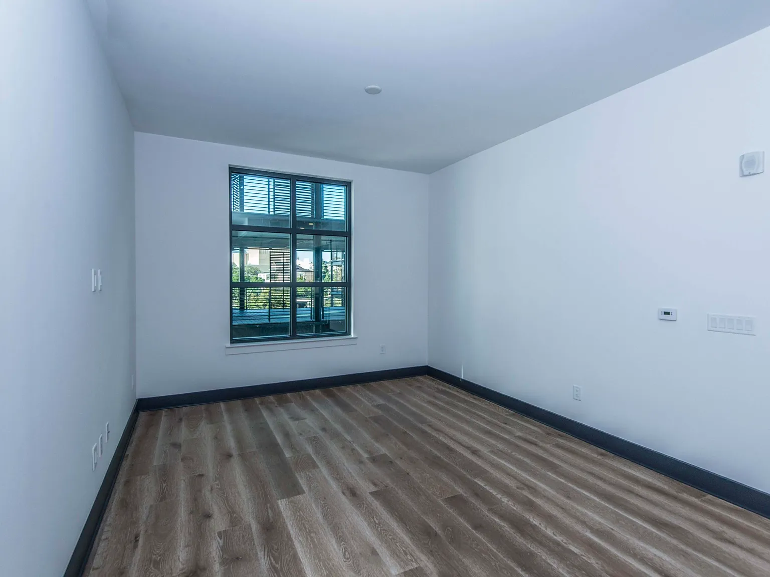 1 bed, 1.0 bath, 719 sqft, $3,500 — Photo 4