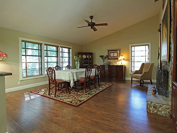 Living or dining room