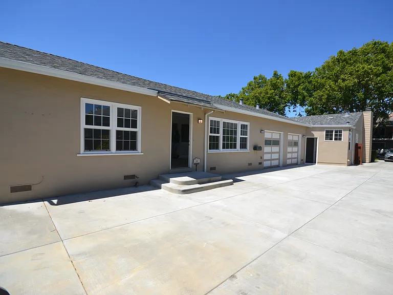 345 N Fremont St — Photo 16