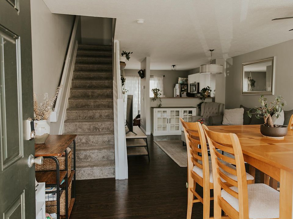Entrance view of open floorpan