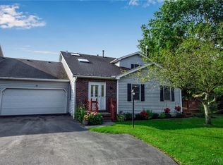21 Stepping Stone Ln, Orchard Park, NY 14127