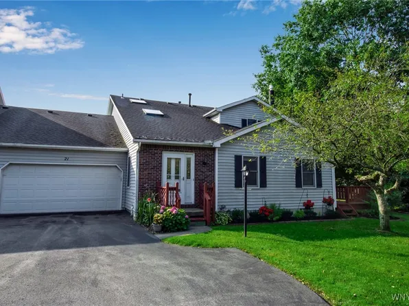 21 Stepping Stone Ln, Orchard Park, NY 14127
