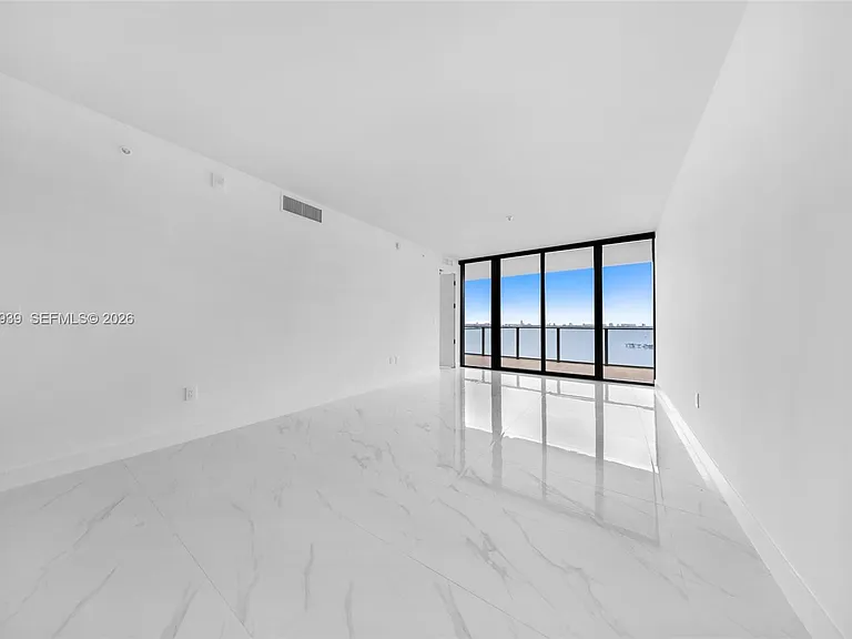 700 NE 24th St #1706 — Photo 5