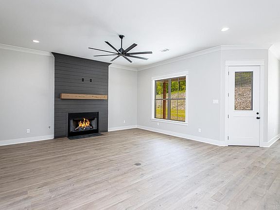 5th image of 9281 Wooddale Dr